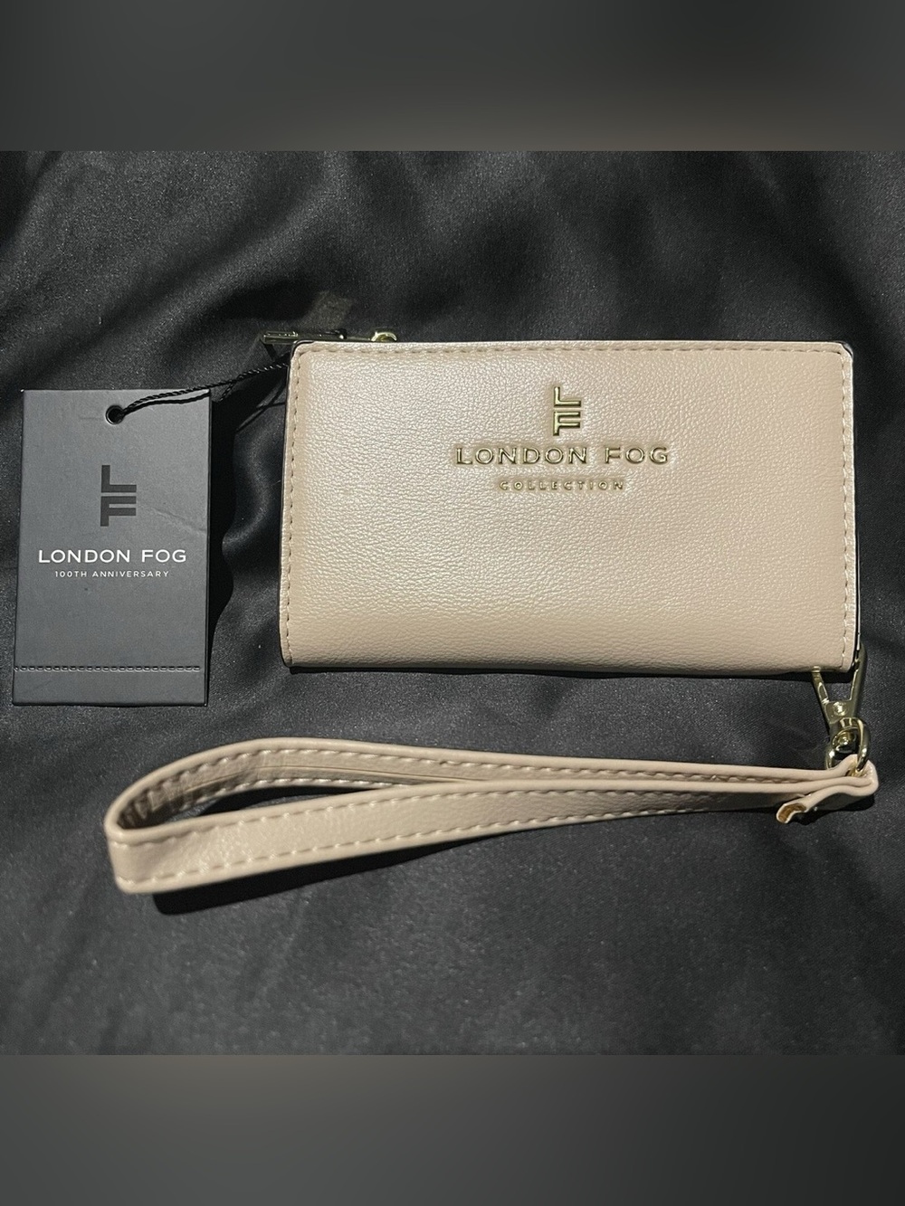 London Fog Collection Carlisle Bifold Wristlet Wallet Zip Cream Color MSRP $48